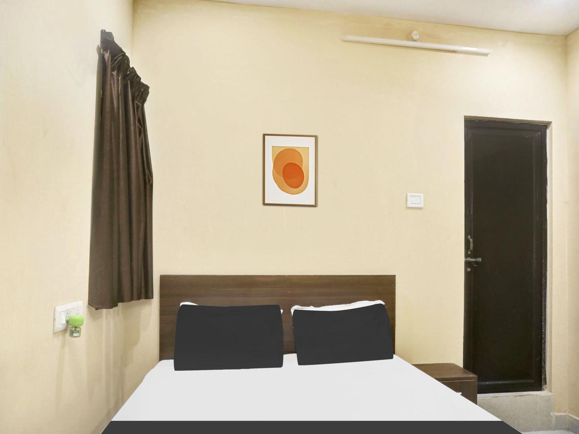 Spot On Grand Mantralayam Hotel Visakhapatnam Exterior photo