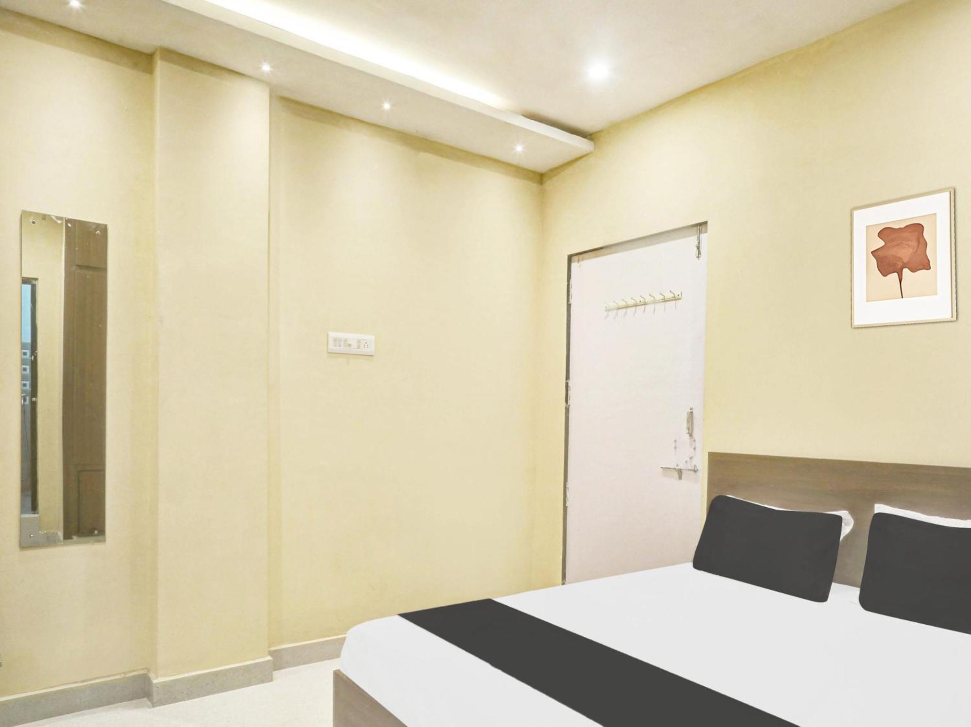 Spot On Grand Mantralayam Hotel Visakhapatnam Exterior photo